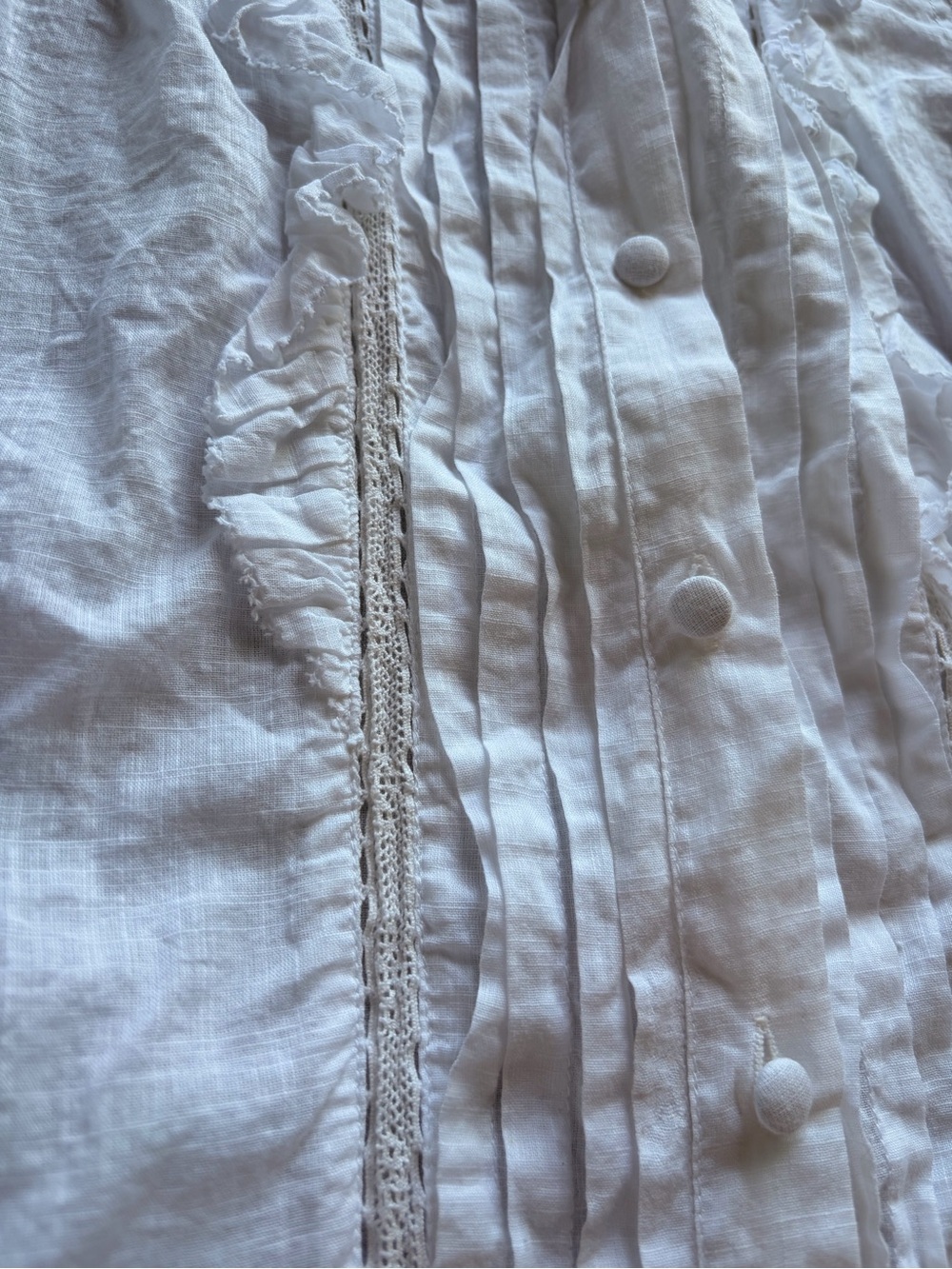 PAIGE White 100% Cotton Ruffle Pintuck Lace Trim Button Front Blouse Top Sz L - Picture 3 of 7